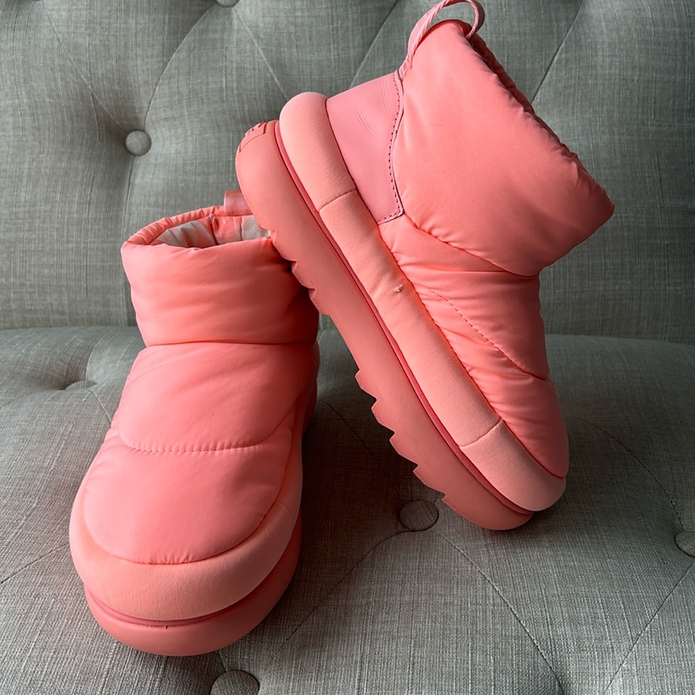 UGG Pink Classic Maxi Mini Booties Sz 5 US